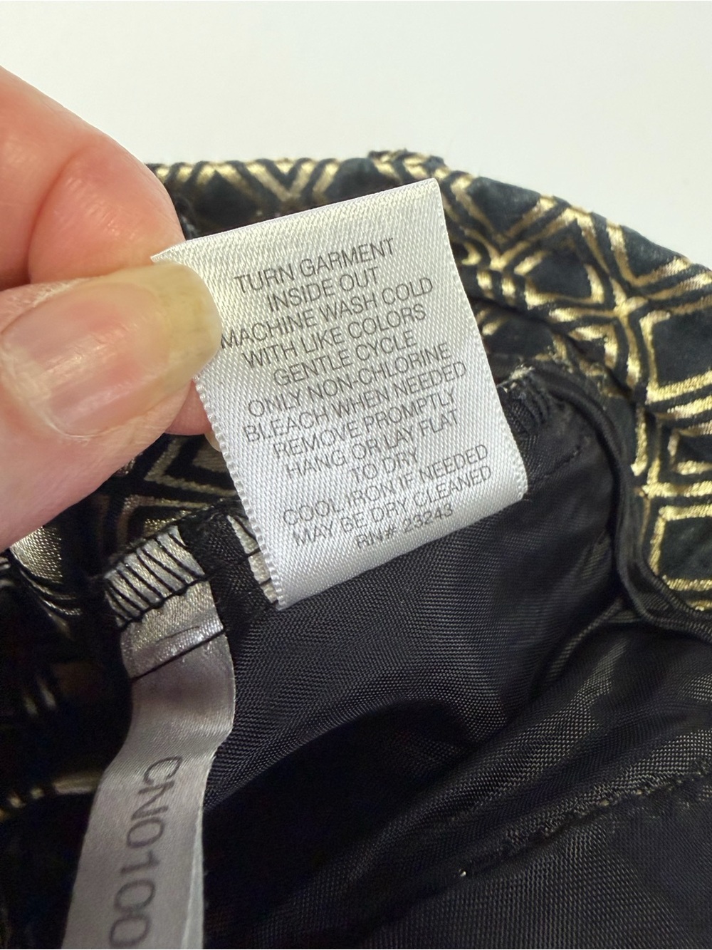 New York & Company Black and Gold Diamond Jacquard Trousers - Bold Style size 4 - Picture 16 of 16